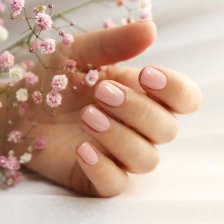 Una manicure Naturale